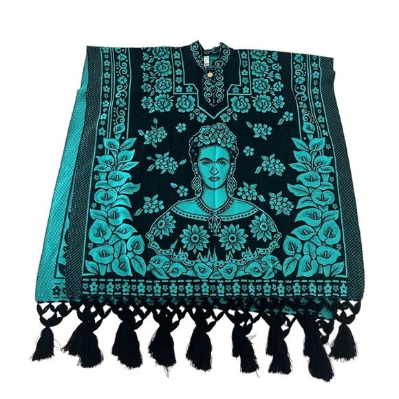 ARTESANIAS SAN MARTIN Green Black Frida Kahlo Poncho Fringe One Size - Picture 7 of 14